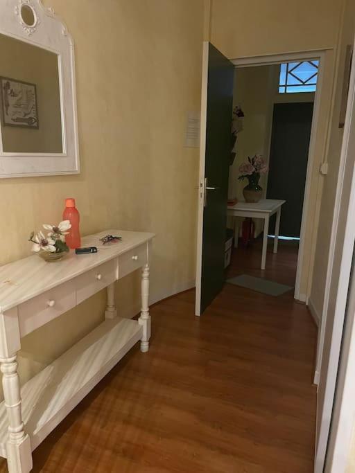 Studio N•2 Avec Patio En Plein Coeur De La Ville Bagnères-de-Bigorre Eksteriør billede